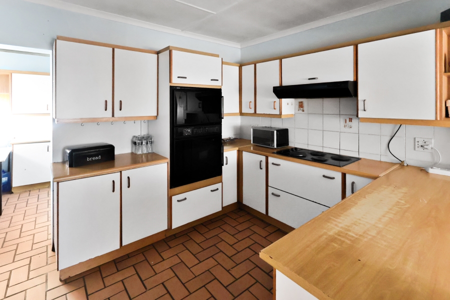 To Let 4 Bedroom Property for Rent in Beacon Bay Eastern Cape